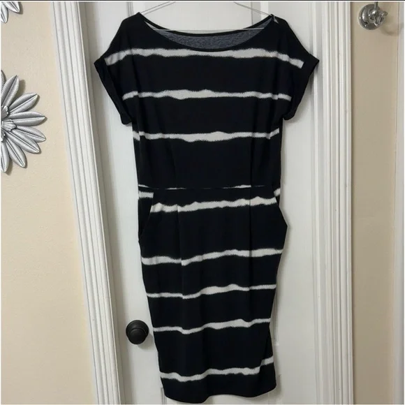 princess polly baby blue dress Shein Dresses | Shein Black White Wavy Striped Midi Dress Pockets Cuff Sleeve Size XL | Color: Black/White | Size: XL